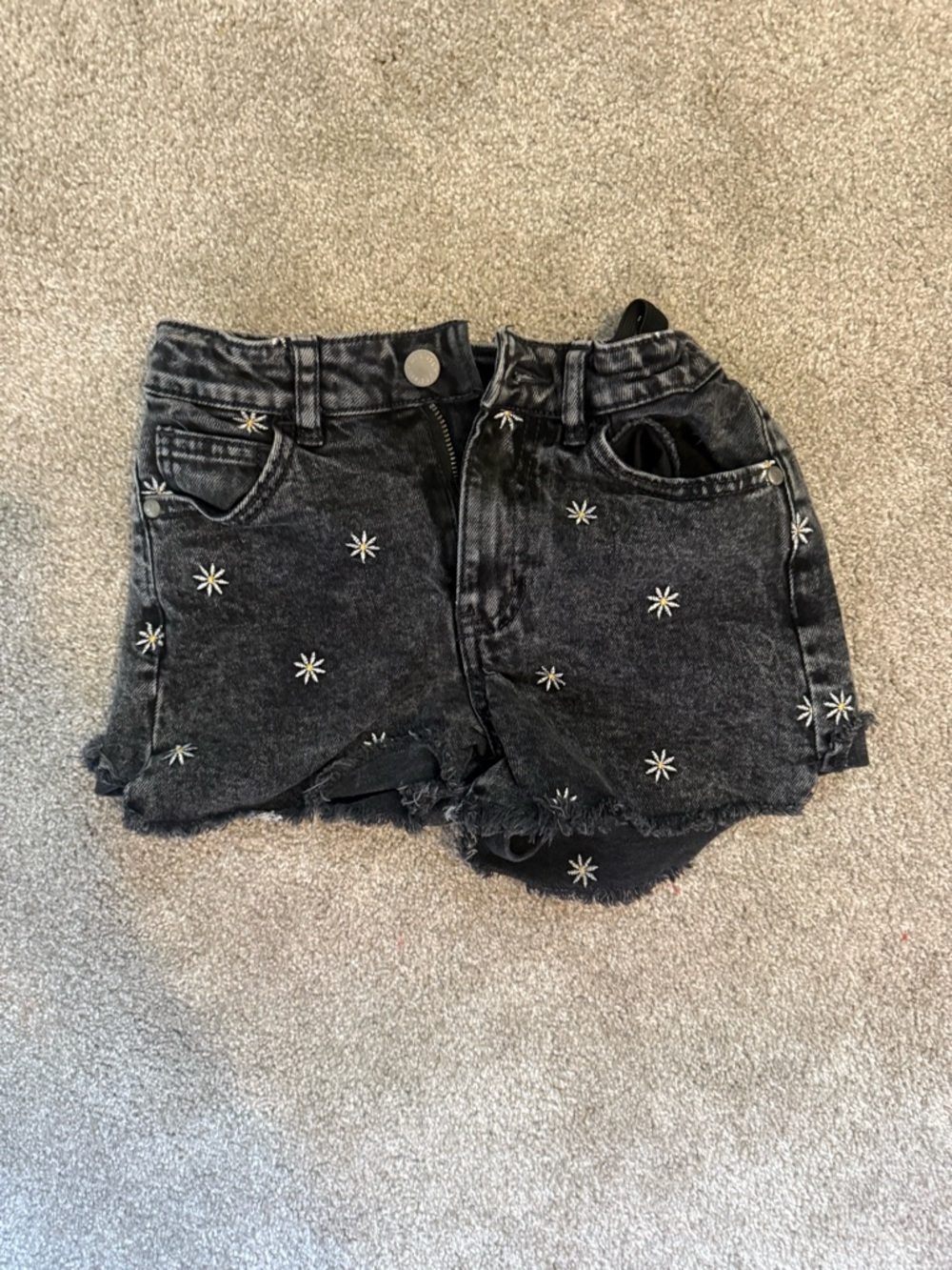 Art Class, kids Jean shorts Black Embroidered Daisy Denim, size 7/8